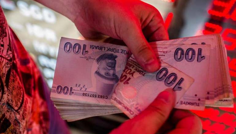 Dolar Türk Lirası karşısında 17 TL oldu